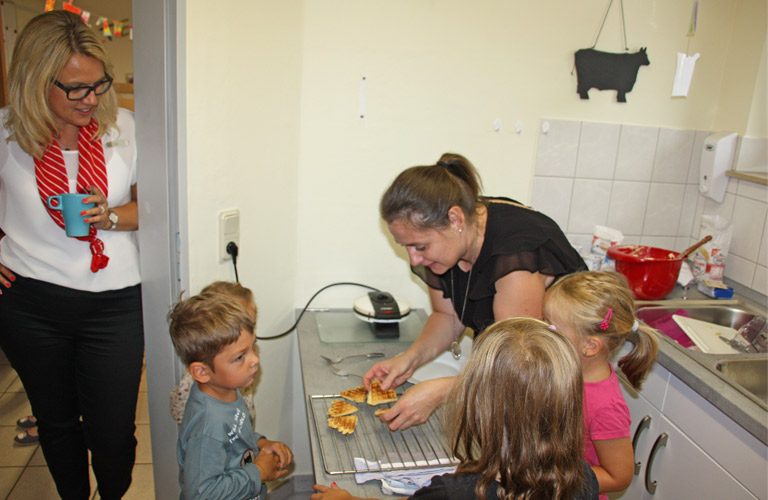waffeln backen mit kindergarten wippershain beitrag spk hef rof onlinemagazin